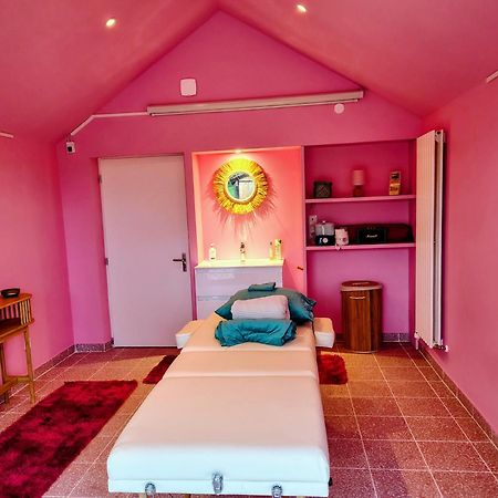 Le Spa Est Dans Le Pre Trigueres Extérieur photo