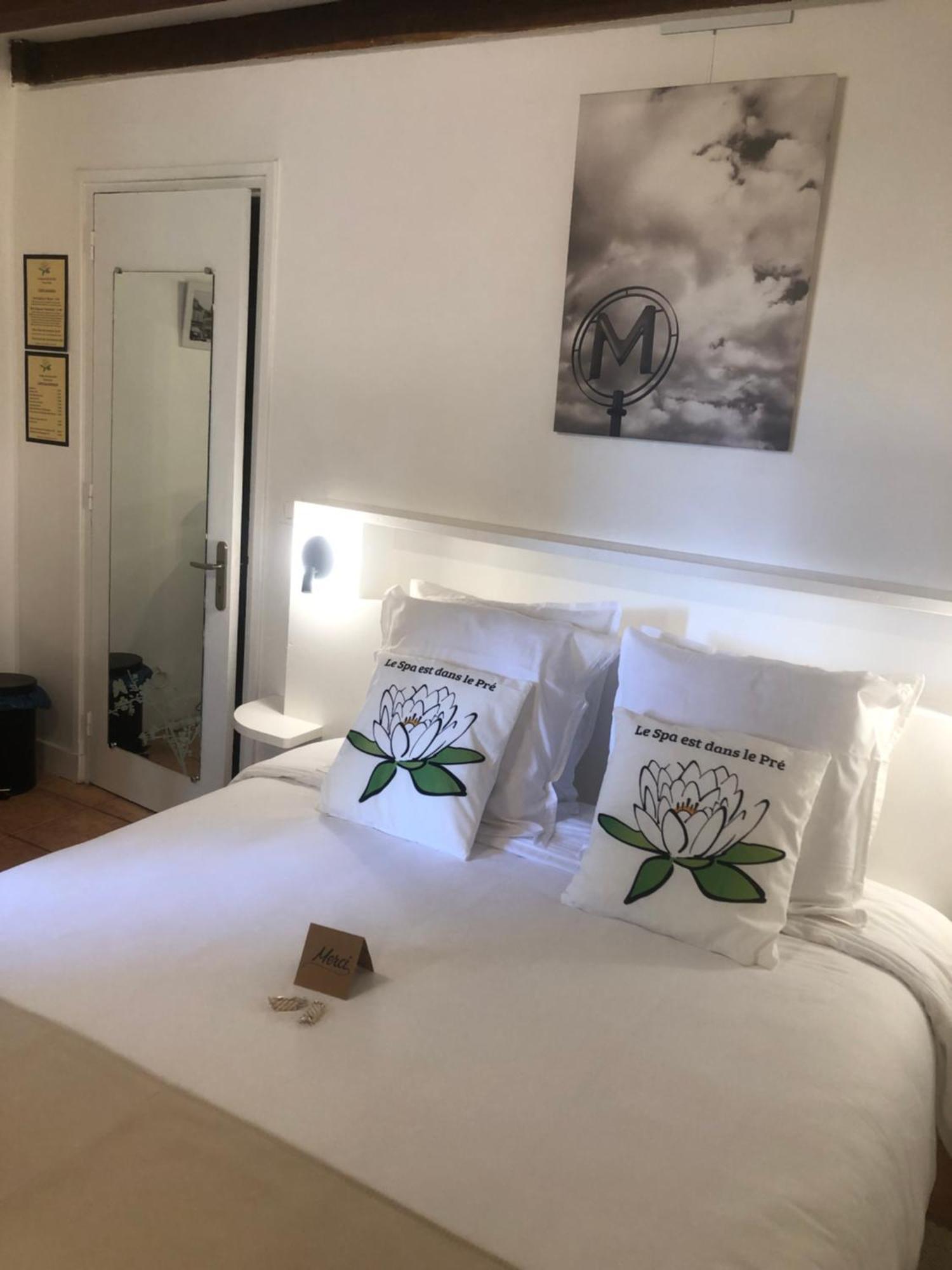 Le Spa Est Dans Le Pre Trigueres Extérieur photo