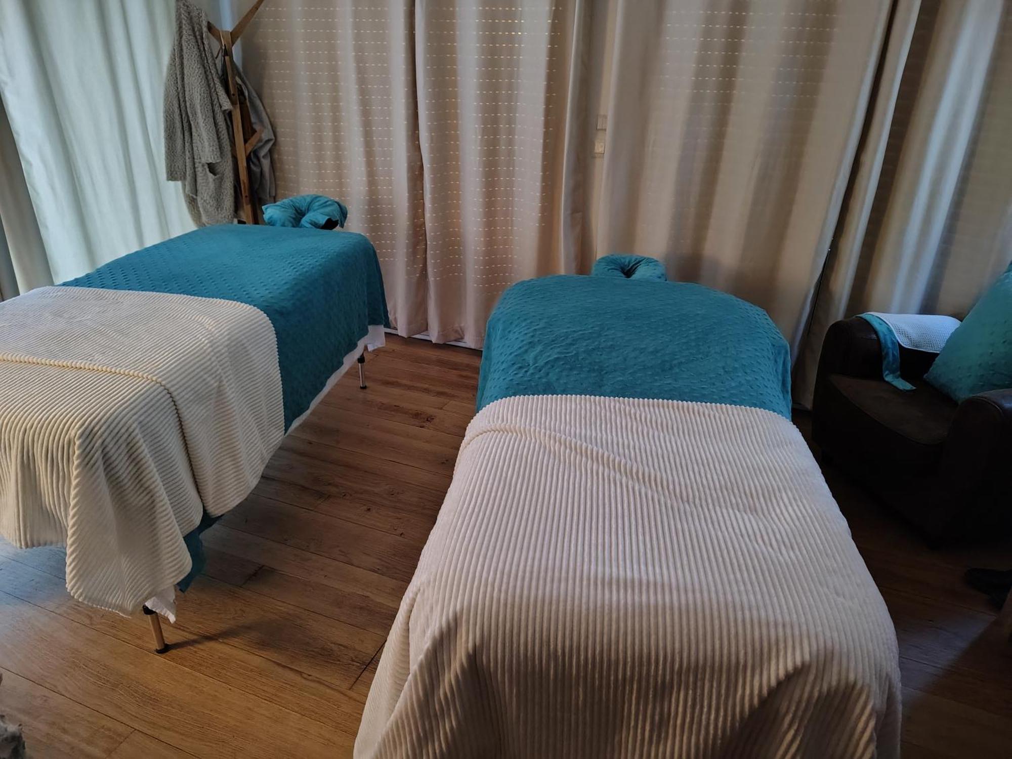 Le Spa Est Dans Le Pre Trigueres Extérieur photo