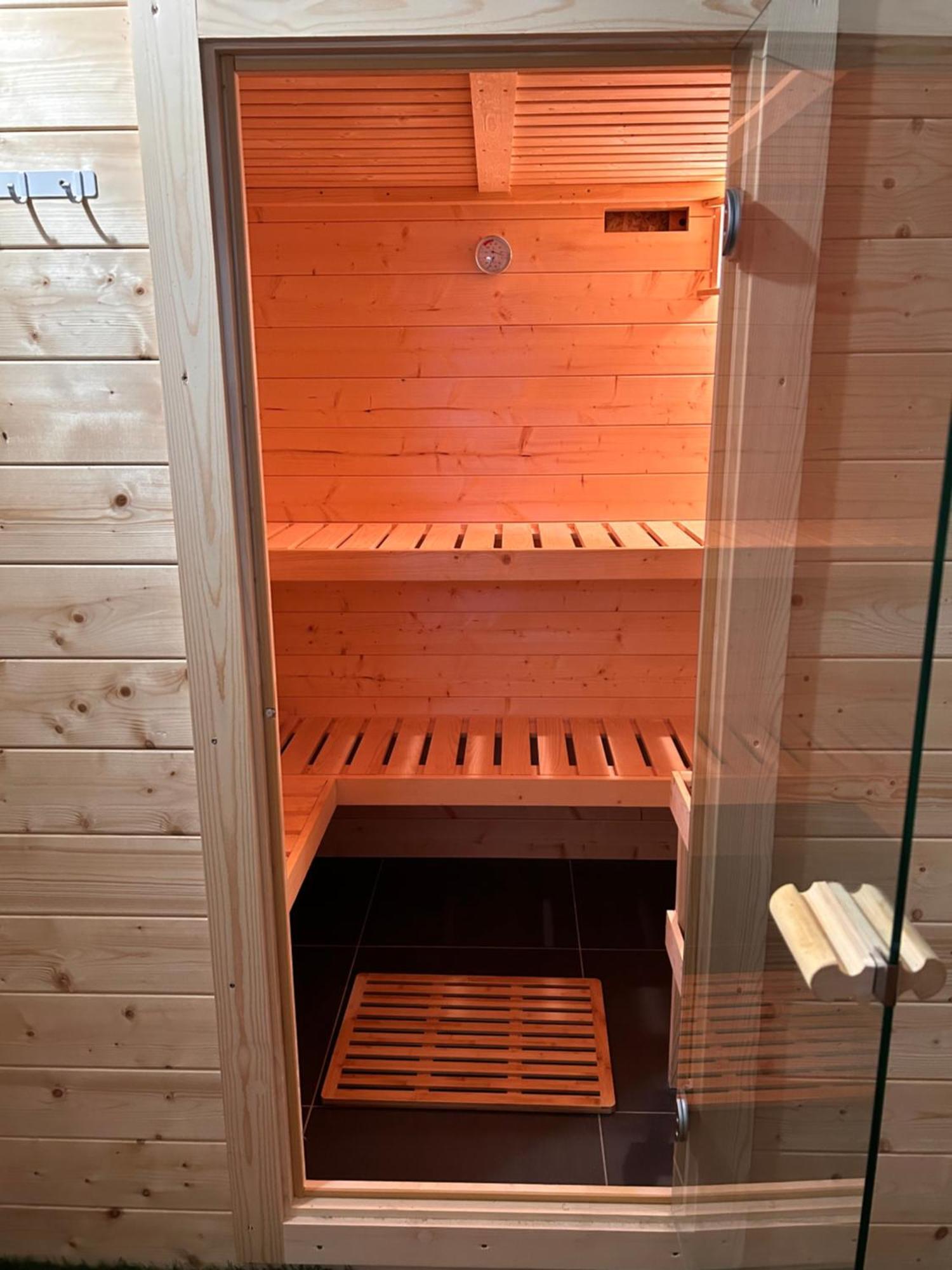 Le Spa Est Dans Le Pre Trigueres Extérieur photo