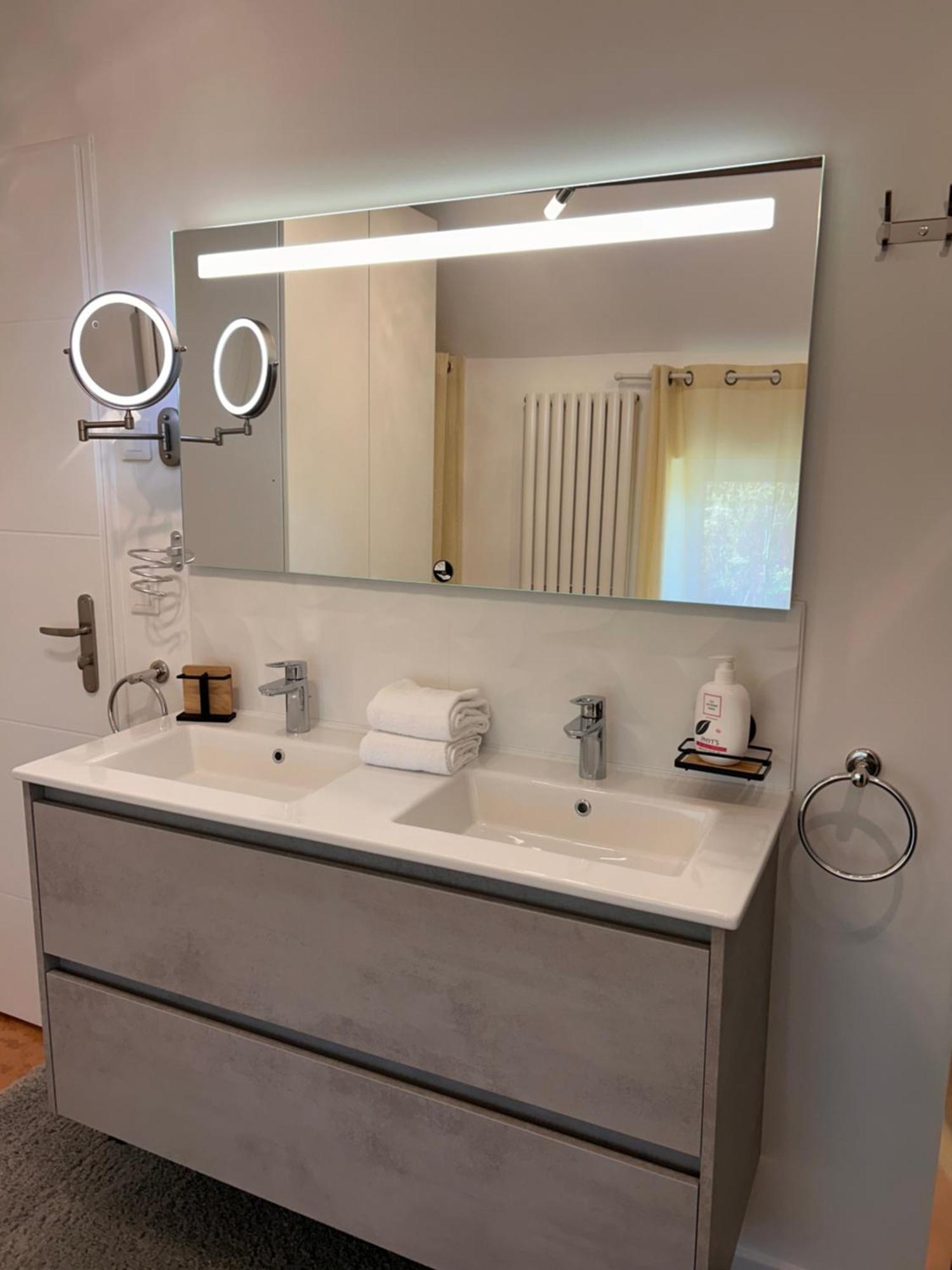 Le Spa Est Dans Le Pre Trigueres Extérieur photo