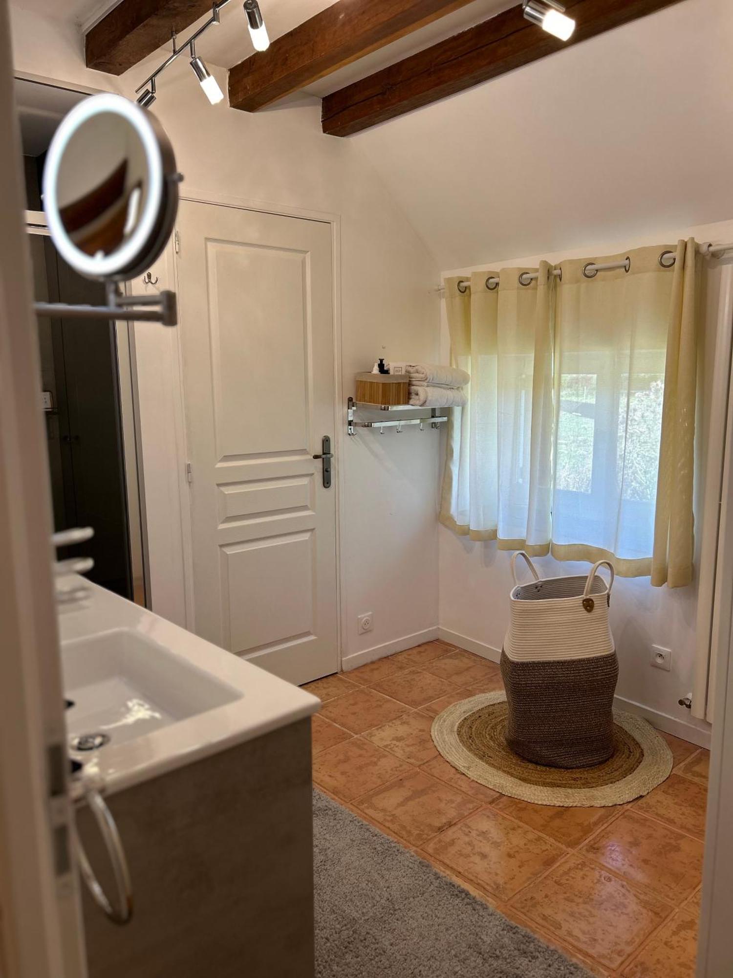 Le Spa Est Dans Le Pre Trigueres Extérieur photo