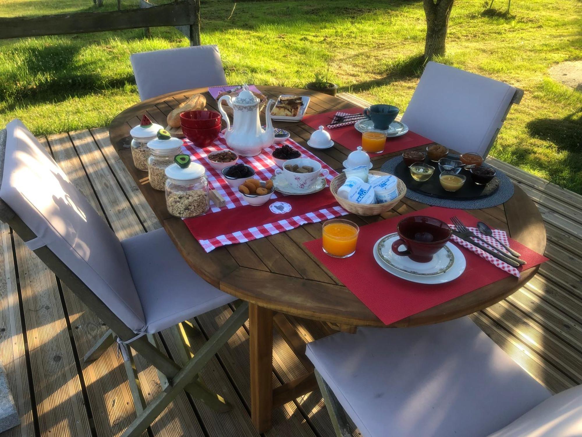 Le Spa Est Dans Le Pre Trigueres Extérieur photo