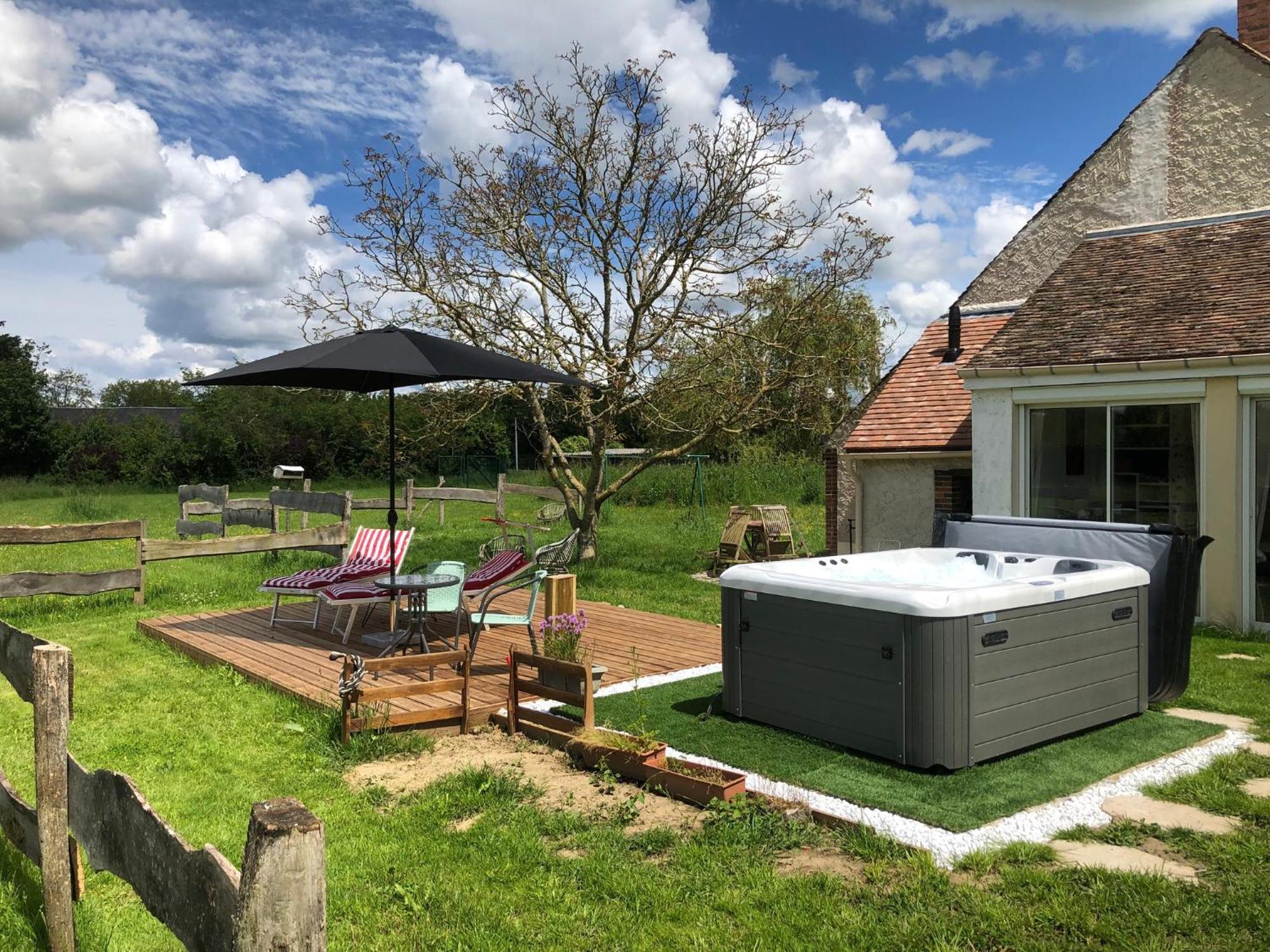 Le Spa Est Dans Le Pre Trigueres Extérieur photo