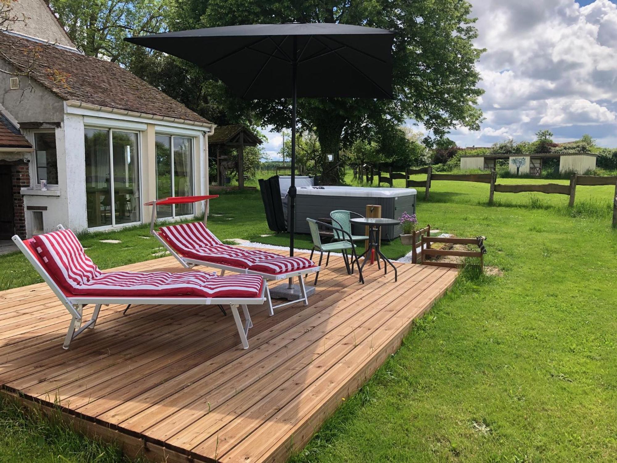 Le Spa Est Dans Le Pre Trigueres Extérieur photo