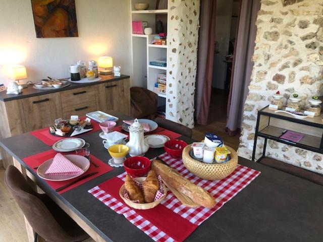 Le Spa Est Dans Le Pre Trigueres Extérieur photo