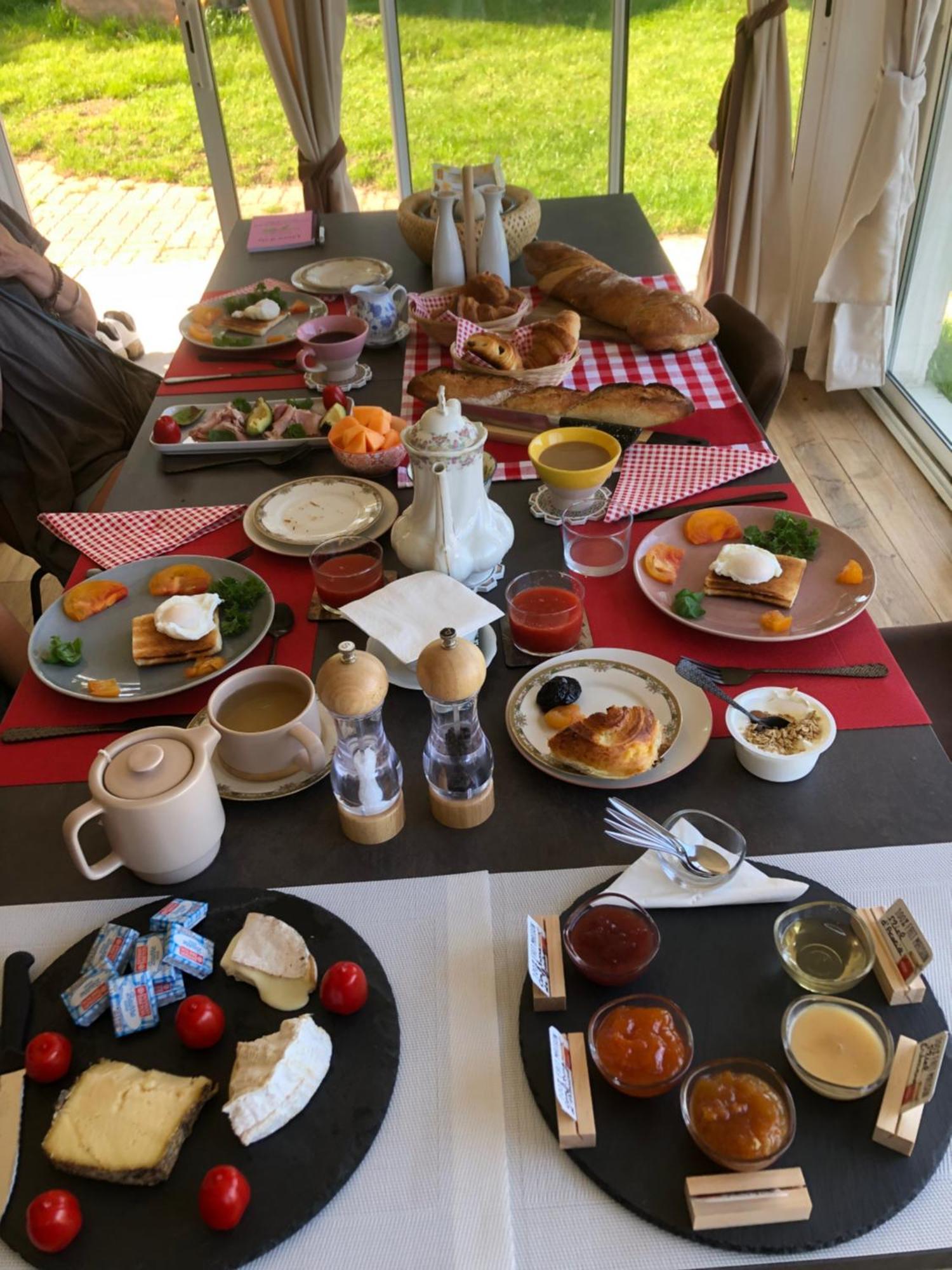 Le Spa Est Dans Le Pre Trigueres Extérieur photo