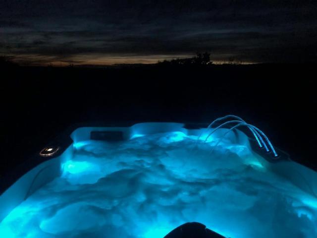 Le Spa Est Dans Le Pre Trigueres Extérieur photo